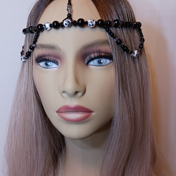 Beaded Headpiece Black beads and white bead with black floral. - Picture 6 of 6
